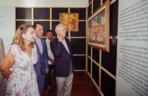 Ao lado de José Sarney, Iracema Vale visita o ‘Salão de Arte 30 Cores em Maio’