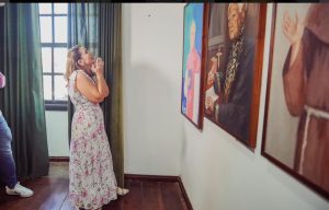 Ao lado de José Sarney, Iracema Vale visita o ‘Salão de Arte 30 Cores em Maio’