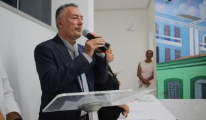 Carrinho Cidreira e Regina Machado são diplomados prefeito e vice de Viana