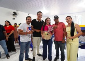 Detinha e Aldir Júnior participam de entregas que marcam aniversário de Presidente Juscelino