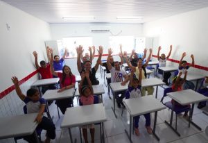 Detinha e Aldir Júnior participam de entregas que marcam aniversário de Presidente Juscelino