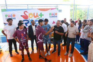 Prefeito Fred Campos entrega quadra poliesportiva coberta e laboratório de informática em escola de Paço do Lumiar