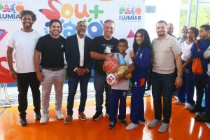 Prefeito Fred Campos entrega quadra poliesportiva coberta e laboratório de informática em escola de Paço do Lumiar