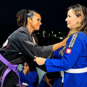 Detinha destaca trabalho social do Projeto Spartan durante visita à Vila Fumacê