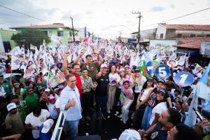 Fred Campos mostra força política e leva mais de 15 mil pessoas às ruas do Maiobão em Paço do Lumiar