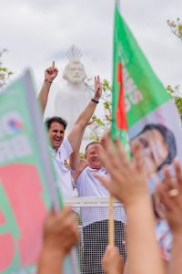 Ao lado do governador Carlos Brandão, carreata histórica de Orleans Brandão percorre São José de Ribamar