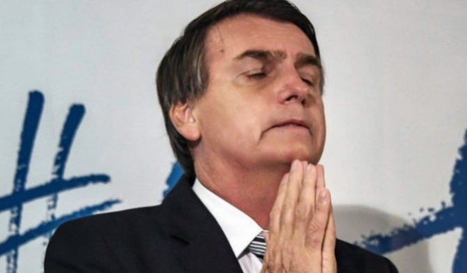 Bolsonaro convoca população para orar e jejuar pelo Brasil
