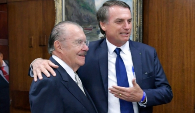 Bosolnaro foi à casa do ex-presidente José Sarney para pedir apoio do MDB