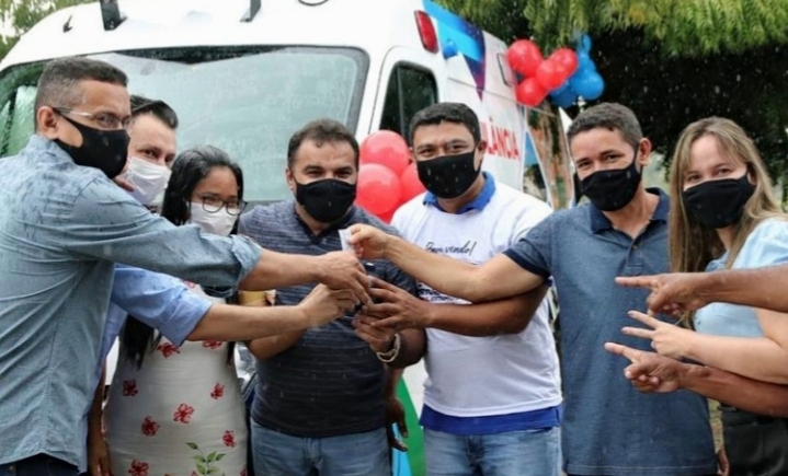 Josimar e Detinha entregam ambulância para município de Porto Rico