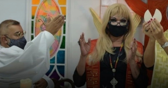Transsexual funda primeira igreja do segmento em São Paulo