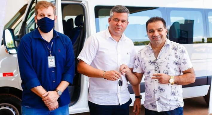 Deputado Josimar Maranhãozinho entrega veículo tipo Van para o município de Nova Iorque
