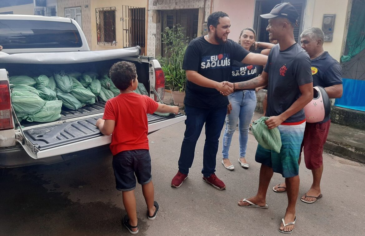 Várias famílias são beneficiadas com a entrega de peixes e cestas básicas pelo amigo Itaan Costa Leite