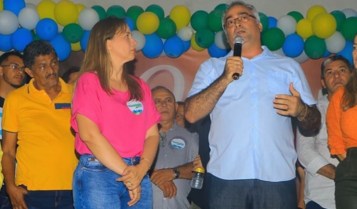 Detinha comemora aniversário do prefeito de Itinga Lúcio Flávio ao lado da primeira dama Rosângela Vidal
